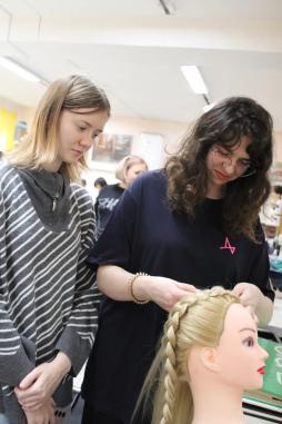 Студенты парикмахеры